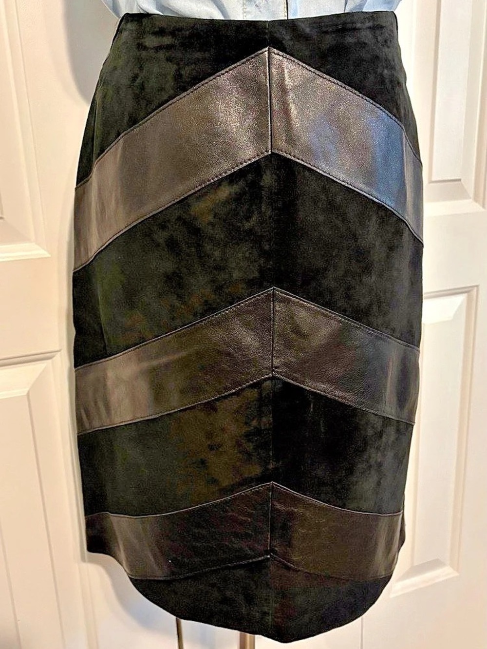 Vintage ALFANI Black Leather Skirt with Alternating Leather/Suede Chevron Panels